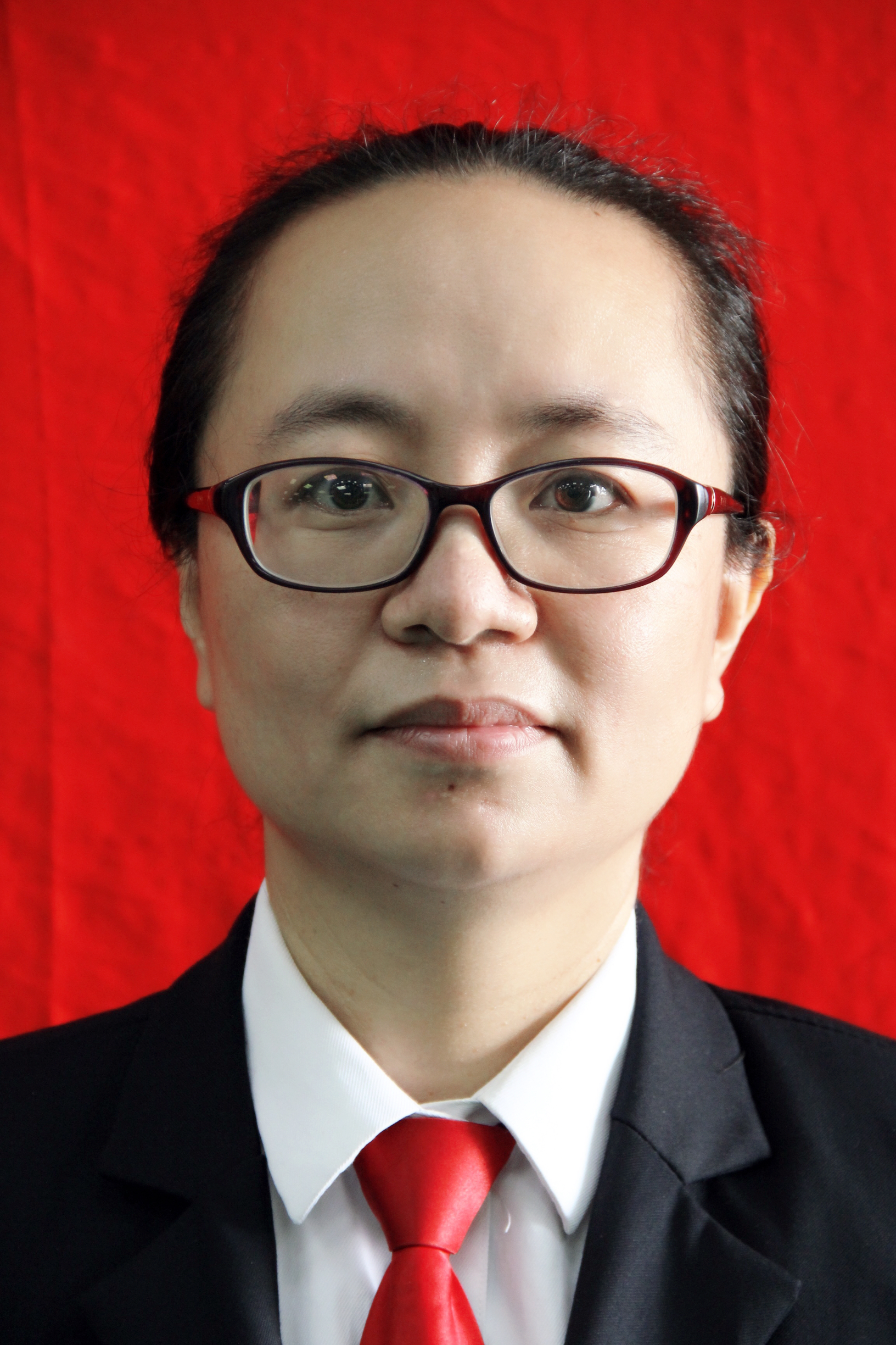 <b>陈育华</b>