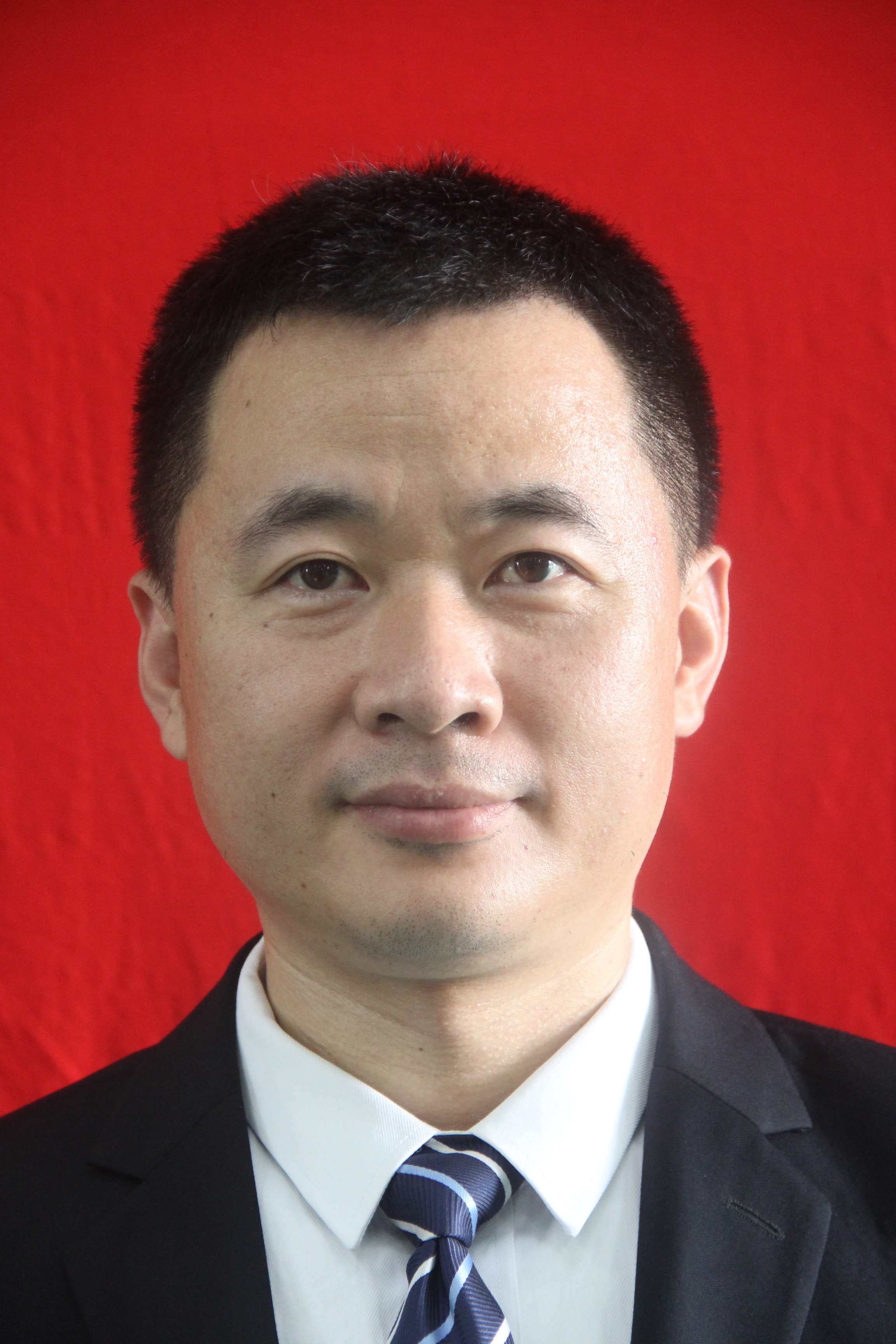 <b>何剑峰</b>